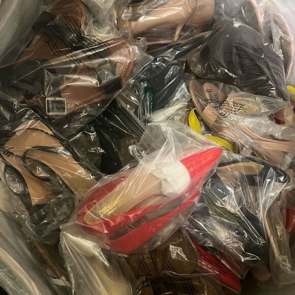 50 Pound Wholesale Lot Resellers:
New, Like New Condition, Sorted, Banded Pairs - Picture 8 of 15